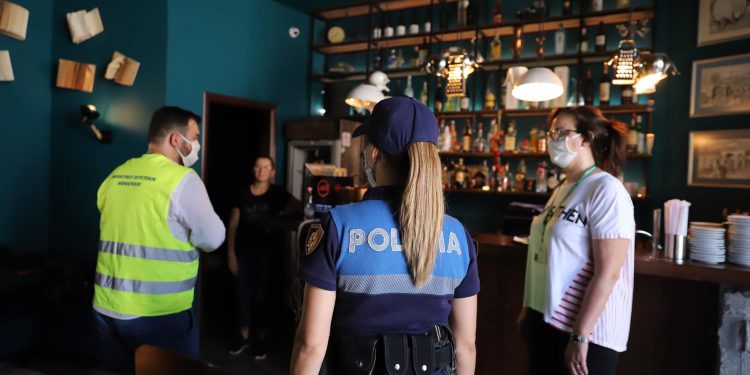 ORGANIZOI DASËM NË KOHË PANDEMIE/ Gjobitet subjekti në rrugën e vjetër të Ndroqit, tre të tjerë…