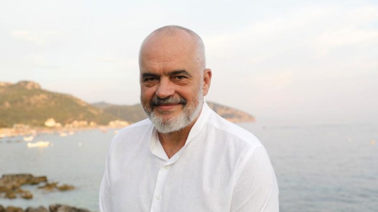 “KANTIERI I UJIT NË LAÇ, INVESTIMI I PARË QYSH MË…”/ Rama jep lajmin e mirë dhe thumbon opozitën: Ata që fjalën e keqe e kanë në majë të gjuhës…