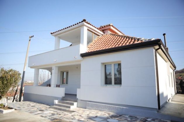RINDËRTIMI/ Nis ndërtimi i banesave për tri familje në fshatin Çerkezë dhe në Pezë