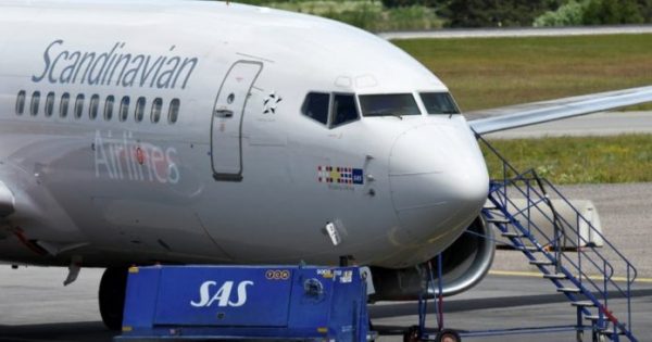 NOVERGJI/ Vonohet një minutë, pasagjerët e avionit përfundojnë… në karantinë