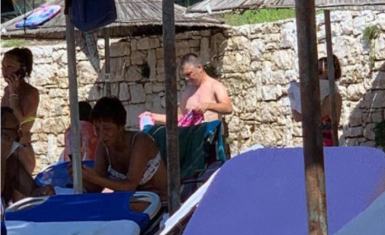 PO KALON PUSHIMET NË SHQIPËRI/ Ja ku ka zgjedhur ish-ministri serb të relaksohet (FOTO)