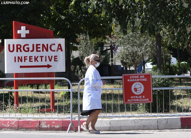 KORONAVIRUSI/ MSH jep detaje për 2 spitalet COVID: Ja sa persona janë në terapi intensive dhe sa të intubuar