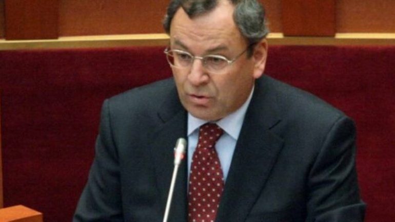 “MË BESONI…”/ Ish-deputeti socialist, prej një muaji i shtruar tek “Shefqet Ndroqi”: Covid-19 më la me pasoja (REAGIMI I PLOTË)