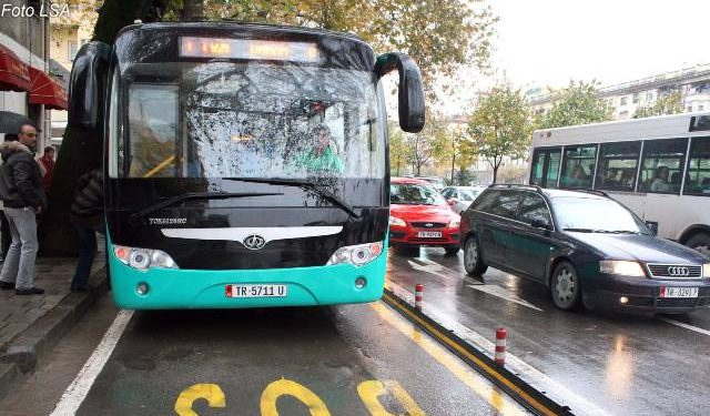 COVID-19/ Transporti publik më i prekuri, 5191 punonjës do të marrin tjetër pagë nga qeveria