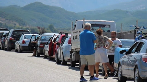 NDODH EDHE KJO/ Lokalet rrisin ndjeshëm çmimet për qytetarët që presin në Kakavijë