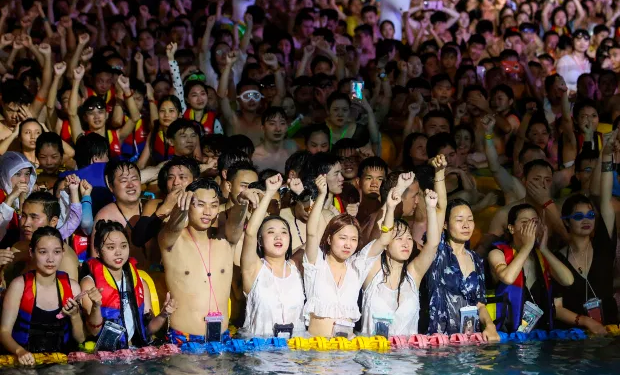 “PLAS” SKANDALI NË WUHAN/ Festime dhe kërcime në ish-epiqendrën e koronavirusit