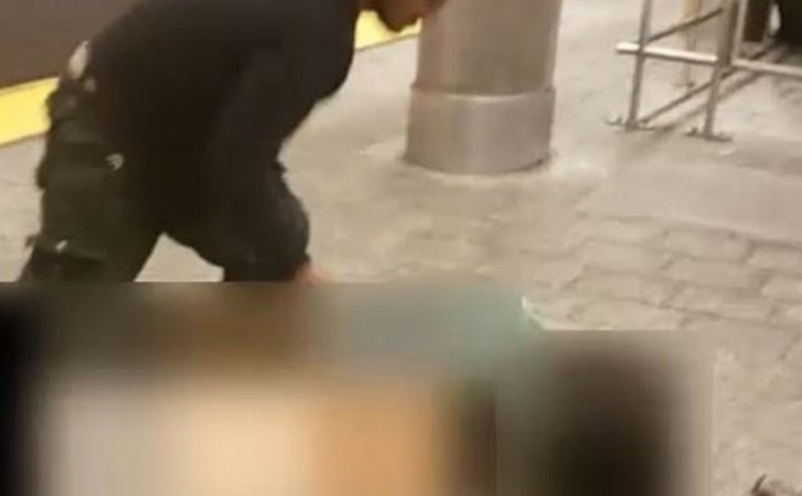 PAMJE SHOKUESE/ I riu afro-amerikan tenton të përdhunojë gruan në mes të ditës (VIDEO)
