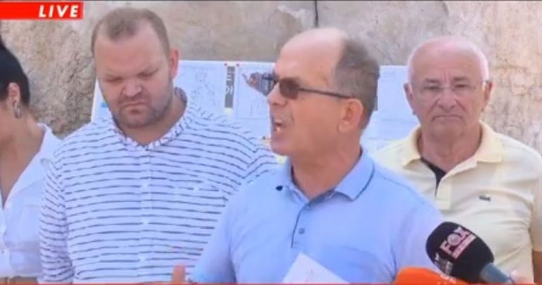“ÇOHUNI TË MBROJMË VENDIN ME ARMË”/ Sazan Guri mbledh 10 vetë për mbrojtjen e detit: Do na pushtojë Greqia!