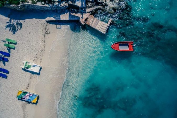 MREKULLITË E NAYRËS/ Faqja e njohur: 15 plazhet e Shqipërisë që duhet t’i vizitoni në 2020-n