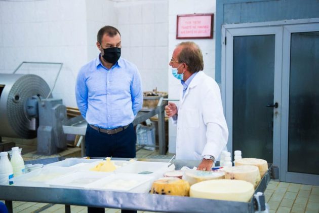 HISTORIA E NAZIFIT/ Që pas kthimit nga Italia në 1995 hapi biznesin që nuk njihej në Shqipëri, prodhimin e mozzarellës