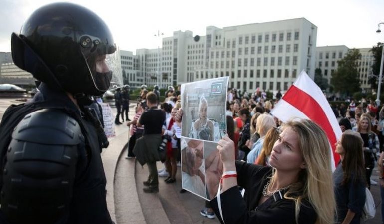 “LARG DUART NGA FËMIJËT TANË”/ E diela shënon protesta të fuqishme në Bjellorusi, ndërsa policia intensifikon shtypjen