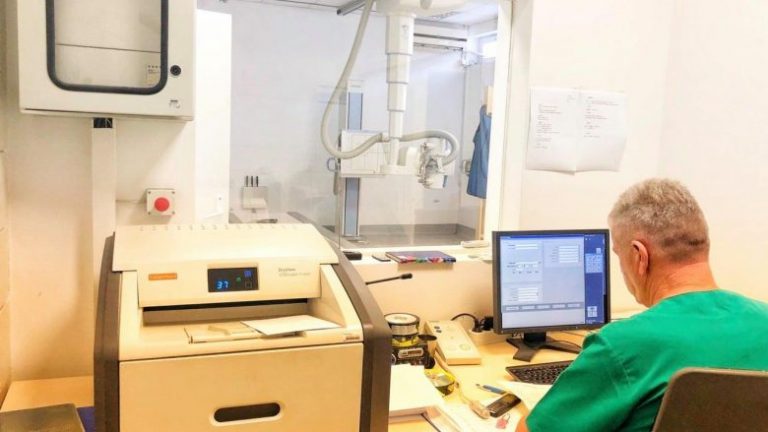 SITUATË E RËNDUAR NË SPITALIN E PEJËS/ 13 pacientë me koronavirus po luftojnë për jetë, ja sa janë në terapi intensive