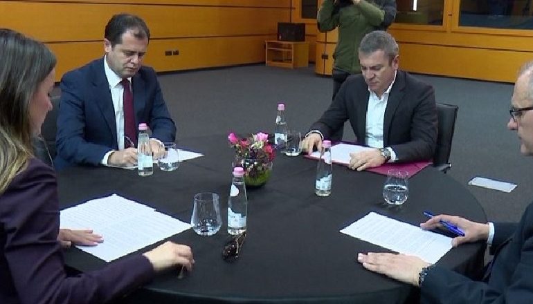 NDRYSHIMET KUSHTETUESE NË KODIN ZGJEDHOR/ Damian Gjiknuri kërkon mbledhjen e Këshillit Politik më 14 shtator
