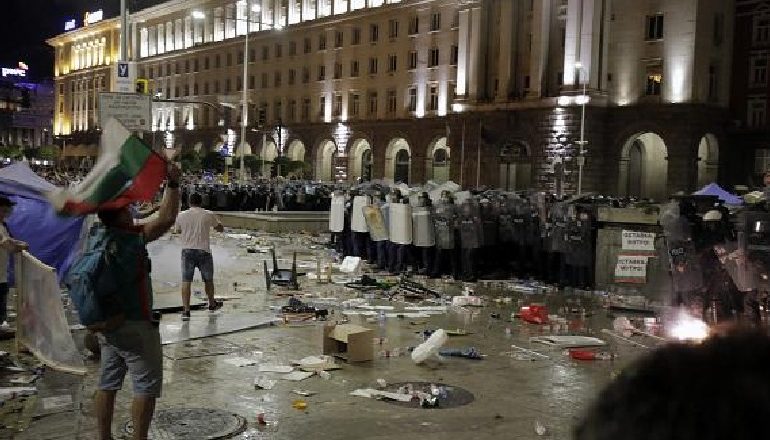 BULLGARI/ ‘Kryengritja e Madhe Kombëtare’ gjeneron dhunë, të plagosur dhe arrestime