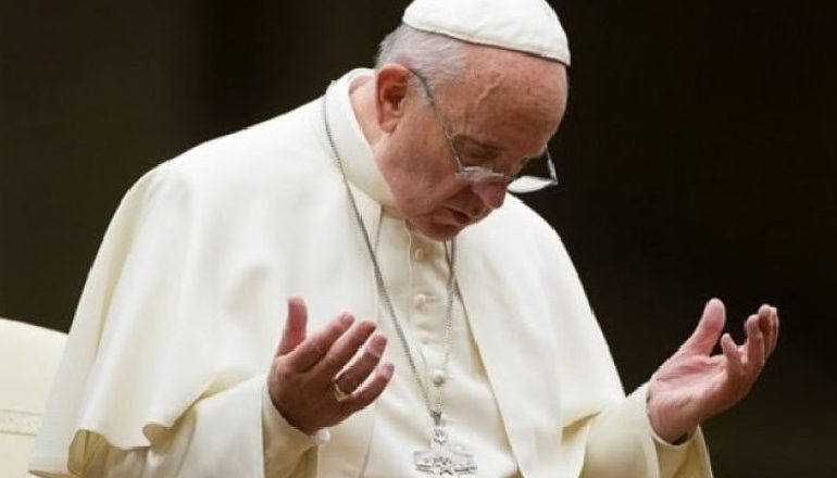 DITA E SHENJTËRIMIT TË NËNË TEREZËS/ Papa Frençesku: Lutu për ne që të udhëhiqemi nga dashuria e ta dhurojmë falas