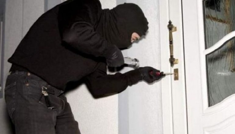 BËNTE “KËRDINË” ME VJEDHJE/ Arrestohet në flagrancë hajduti i Nartës
