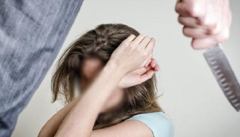 E PËRNDRIQTE PREJ KOHËSH/ Një 36 vjeçar sulmon me thikë një 30 vjeçare në Vorë