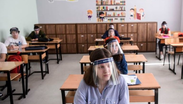 HAPJA E SHKOLLAVE/ Fëmijët ‘vetëdeklarim’ për COVID-in. Formulari që duhet të kenë me vete çdo ditë