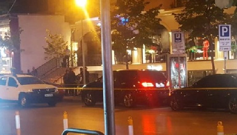 PRISHI QETËSINË PUBLIKE DHE KANOSI ME THIKË…/ Arrestohet algjeriani në “ish Bllok”