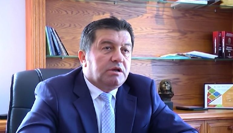 BËRI NAMIN ME PRONAT NË BREGDET/ PD merr në mbrotje Fran Frrokaj: Ai është i shkëlqyer…