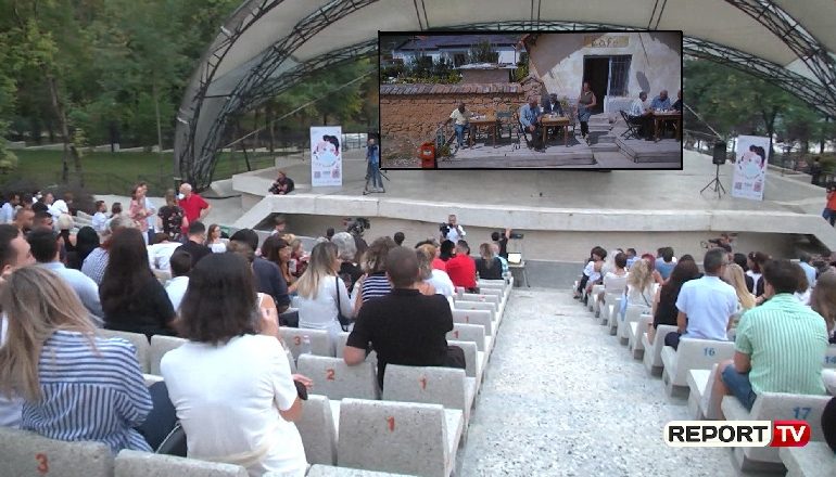 PREMIERA E FILMIT “LIQENI IM”/ Gjergj Xhuvani “mbledh” publikun në amfiteatër me veprën e fundit