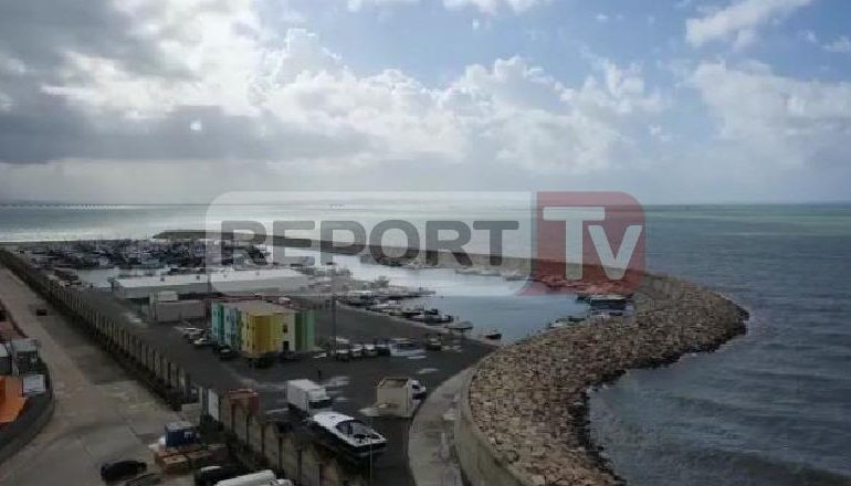 MOTI I KEQ NË ADRIATIK/ Tragetet nga Durrësi dhe nga Bari nisen me 10 orë vonesë
