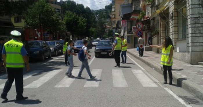 VITI I RI SHKOLLOR/ Policia merr masa. Efektivët prezent në orarin e fillimit të mësimit apo gjatë…