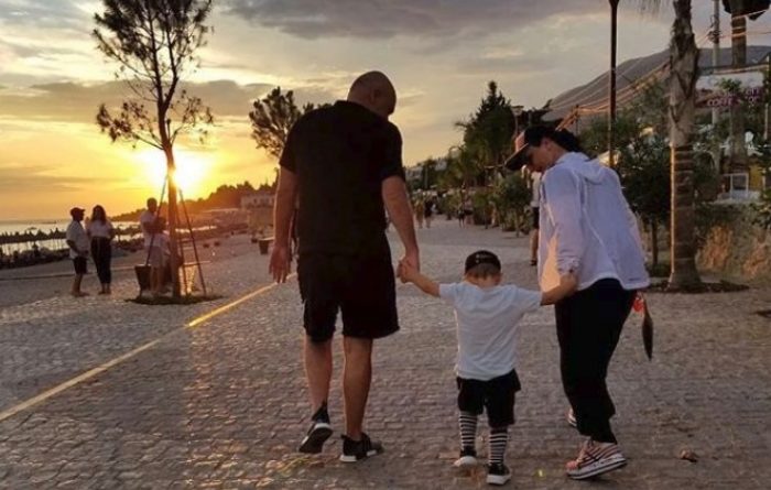 “EMOCION I RRALLË…”/ Rama dhe bashkëshortja e tij postojnë FOTON e Zahos në ditën e parë të shkollës dhe urojnë suksese