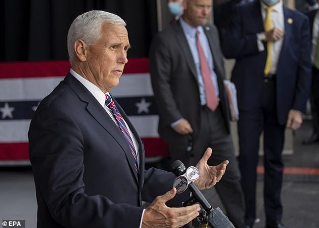 INCIDENT NË AJËR/ Avioni ku udhëtonte zëvendëspresidenti i Shteteve të Bashkuara, Mike Pence bën ulje të detyruar (FOTO9