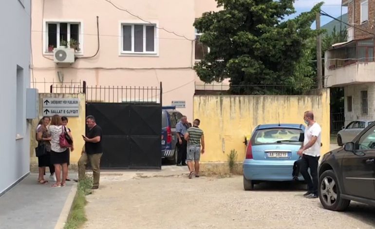 COVID-19/ Preken 3 gjyqtarët e vetëm të Kurbinit, gjykata e hapur vetëm për rastet…