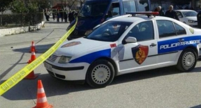 AKSIDENT NË TIRANË/ Makina përplas 10-vjeçaren, vajza dërgohet me urgjencë në spital