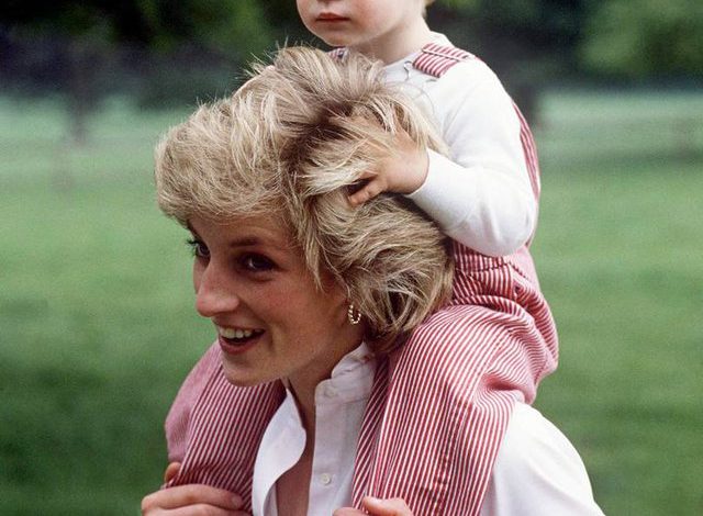 E HARRUAR NGA FAMILJA MBRETËRORE/ Harry dhe Meghan bëjnë gjestin e madh në 23-vjetorin e vdekjes së Dianës (FOTO)