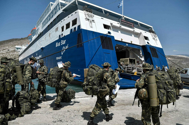 ÇFARË PO FSHEH GREQIA? Kërcënohen gazetarët turq që shkuan në ishullin ku mbahen armatimet