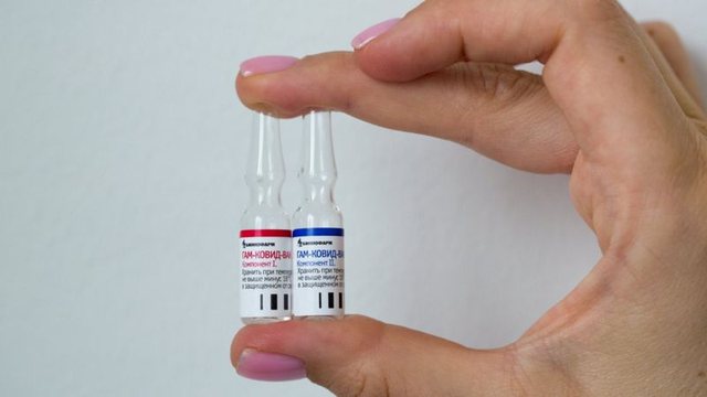 KORONAVIRUSI/ Vaksina ruse jep rezultat, por ja efektet anësore që shkaktoi