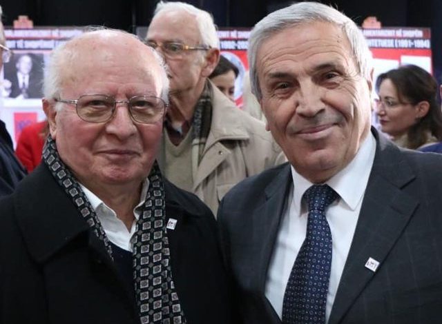 “SHOKËT TANË VDEKJA PO NA I RRËMBEN”/ Ish-deputeti socialist bën dedikimin prekës për mjekun e njohur