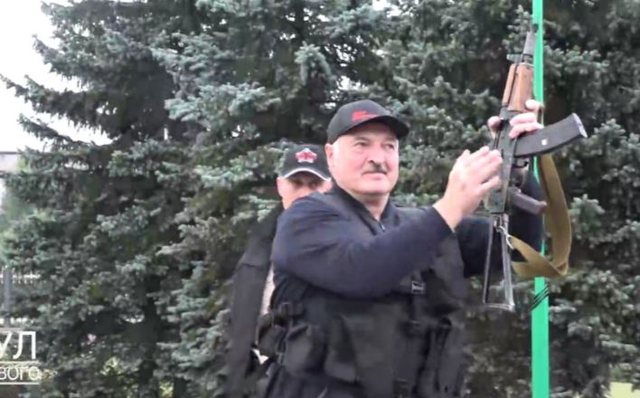 PRESIDENTI I “PËRJETSHËM”/ Mandati i 6-të në krye të shtetit, Lukashenko betohet në fshehtësi