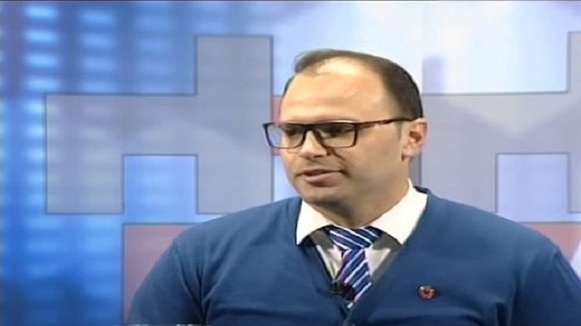 PRANGA PEDAGOGUT DHE SEKSERIT Në KORÇË/ U merrnin lekë studentëve për provimet (FOTO+EMRAT)