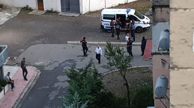 DETAJE TRONDITËSE/ Lefter Zhidru ishte përgatitur për sulmin ndaj policisë, i gjendet tritol në banesë. Qëlloi 20 HERË…