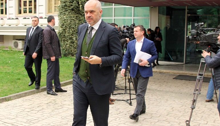 RAMA MBLEDH DREJTUESIT POLITIK TË 12 QARQEVE NË SELINË E PS/ Takimi pas ndryshimeve në Shkodër, Lezhë e Durrës