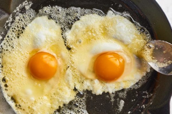 MUNGESA E VITAMINËS D/ Kush rrezikohet, pasojat në organizëm dhe ushqimet ku ta gjeni