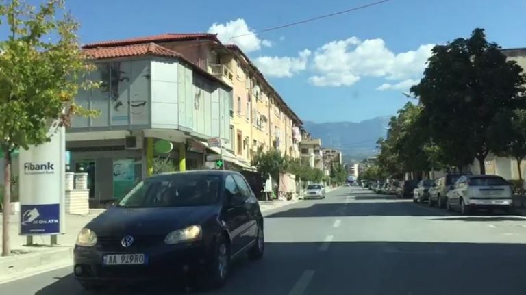 GRABITET FARMACIA NË BERAT/ Prej disa orësh mbahej nën vëzhgim. Çfarë fiksuan kamerat e sigurisë