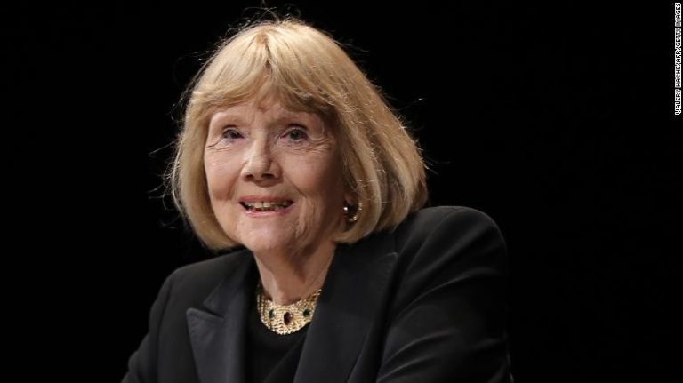 NDËRRON JETË AKTORJA DIANA RIGG/ Njihet për rolet te “James Bond” dhe “Game of Thrones”