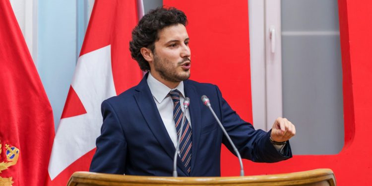 “JEMI DUKE ZHVILLUAR BISEDIME…”/ Abazoviç optimist: Mali i Zi mund të bëhet me qeveri të re