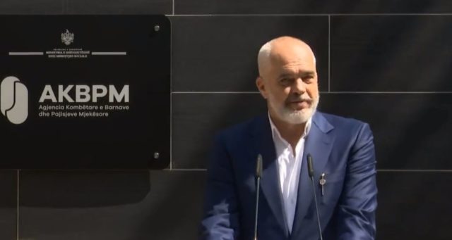 “FASADA DHE LUKS”/ Rama i përgjigjet opozitës: E pabesueshme si mund të gjendet kurajo për të lënë shërbëtorët e shtetit në kushte mizerie