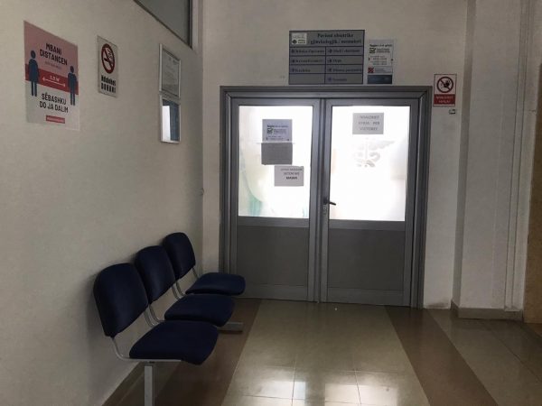 COVID-19/ Infermierja e Spitalit të Kavajës doli pozitive, dalin rezultatet e testeve për 17 të tjerë