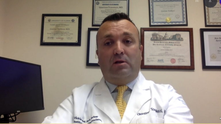 “JA PASOJAT QË COVID-19 LË NË TRU”/ Mjeku shqiptar në SHBA: Po prek moshat e reja, i çon pacientët deri në vetëvrasje