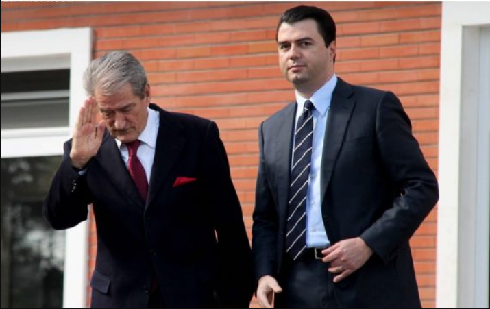 FAKSIMILE/ Basha nuk bën dot as “vezën” e Berishës që iku më 2013, i mësuar keq me “dhurata”