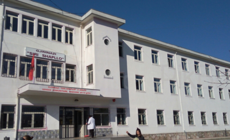NXËNËSI POZITIV ME COVID-19/ Reagon gjimnazi në Gjirokastër: U infektua nga nëna, u testuan…
