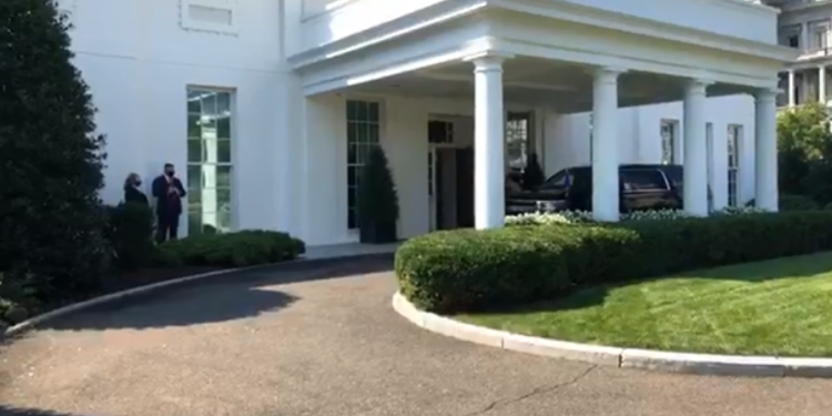 LIVE/ Shtëpia e Bardhë lajmëron nisjen e takimit për marrëveshjen Kosovë-Serbi, i pranishëm edhe Donald Trump