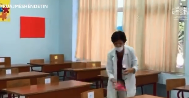 “PASTRIM, DEZINFEKTIM DHE…”/ Shahini publikon VIDEON: Të angazhuar për kthimin e sigurt të nxënësve